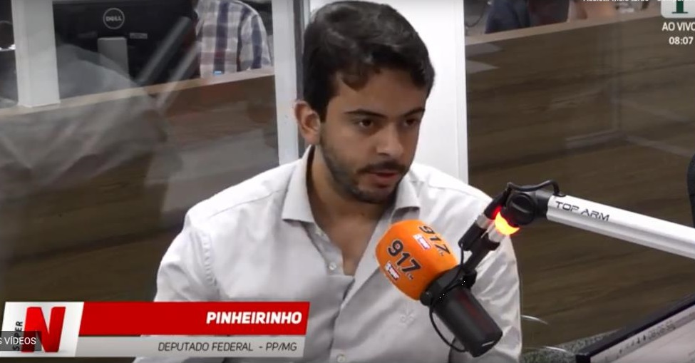 Pinheirinho dá entrevista à Rádio Super Notícia