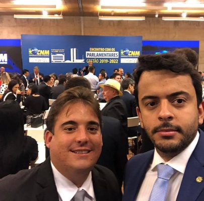 Prefeito e Deputado discutem melhorias para município mineiros