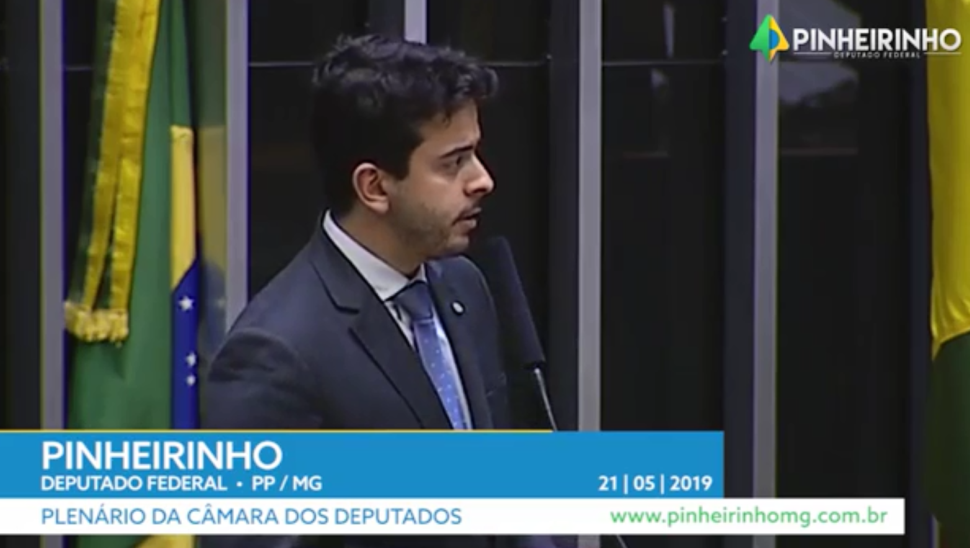 Pinheirinho discursa em Plenário