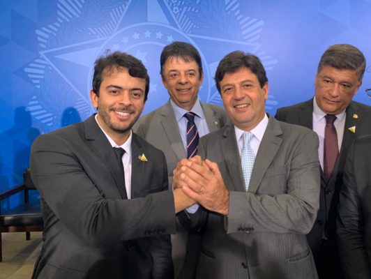 Parlamentares agradecem ao ministro