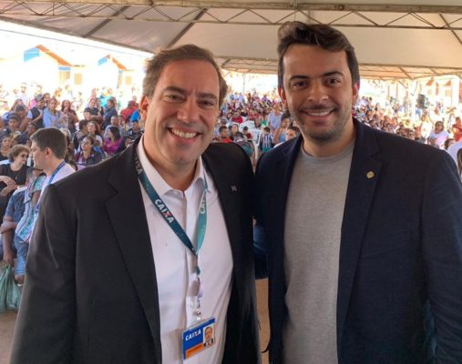 Pinheirinho participa da entrega de casas populares