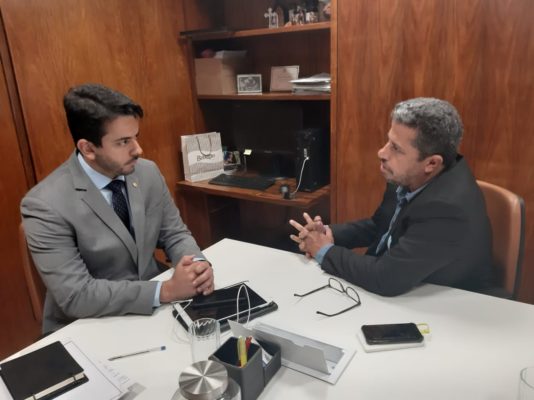 Deputado conversa com prefeito